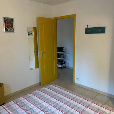 T2 A 2 Minutes A Pied De La Avec Parking Prive Semesterbostad *