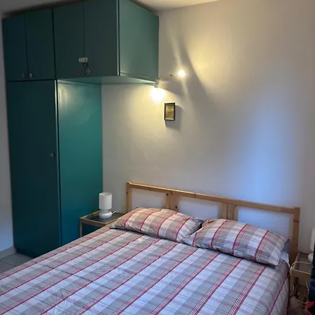 Casa de Férias T2 à 2 Minutes à Pied De La Avec Parking Privé LʼÎle-Rousse