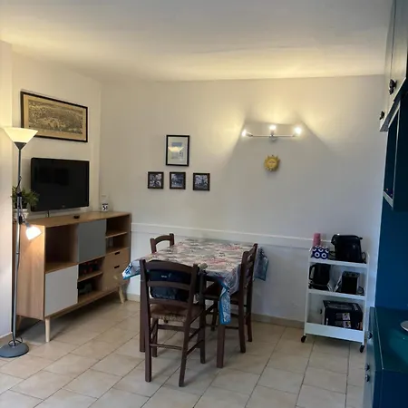 T2 à 2 Minutes à Pied De La Avec Parking Privé LʼÎle-Rousse