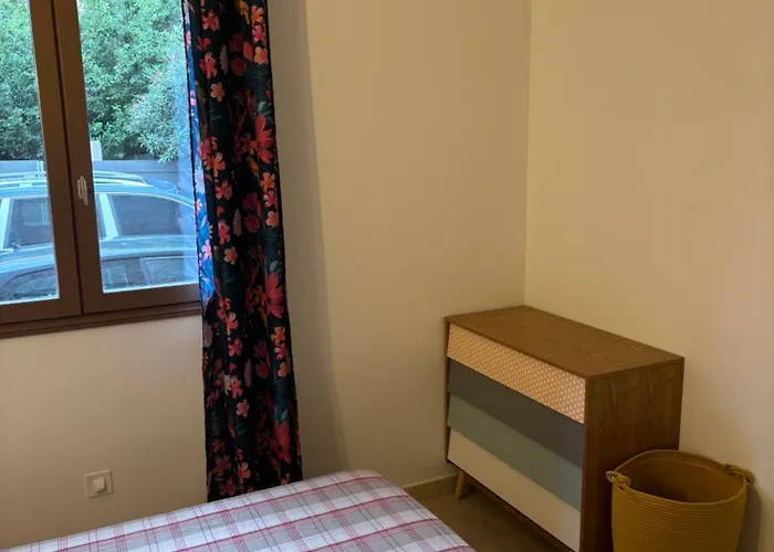 T2 A 2 Minutes A Pied De La Avec Parking Prive Vakantiehuis